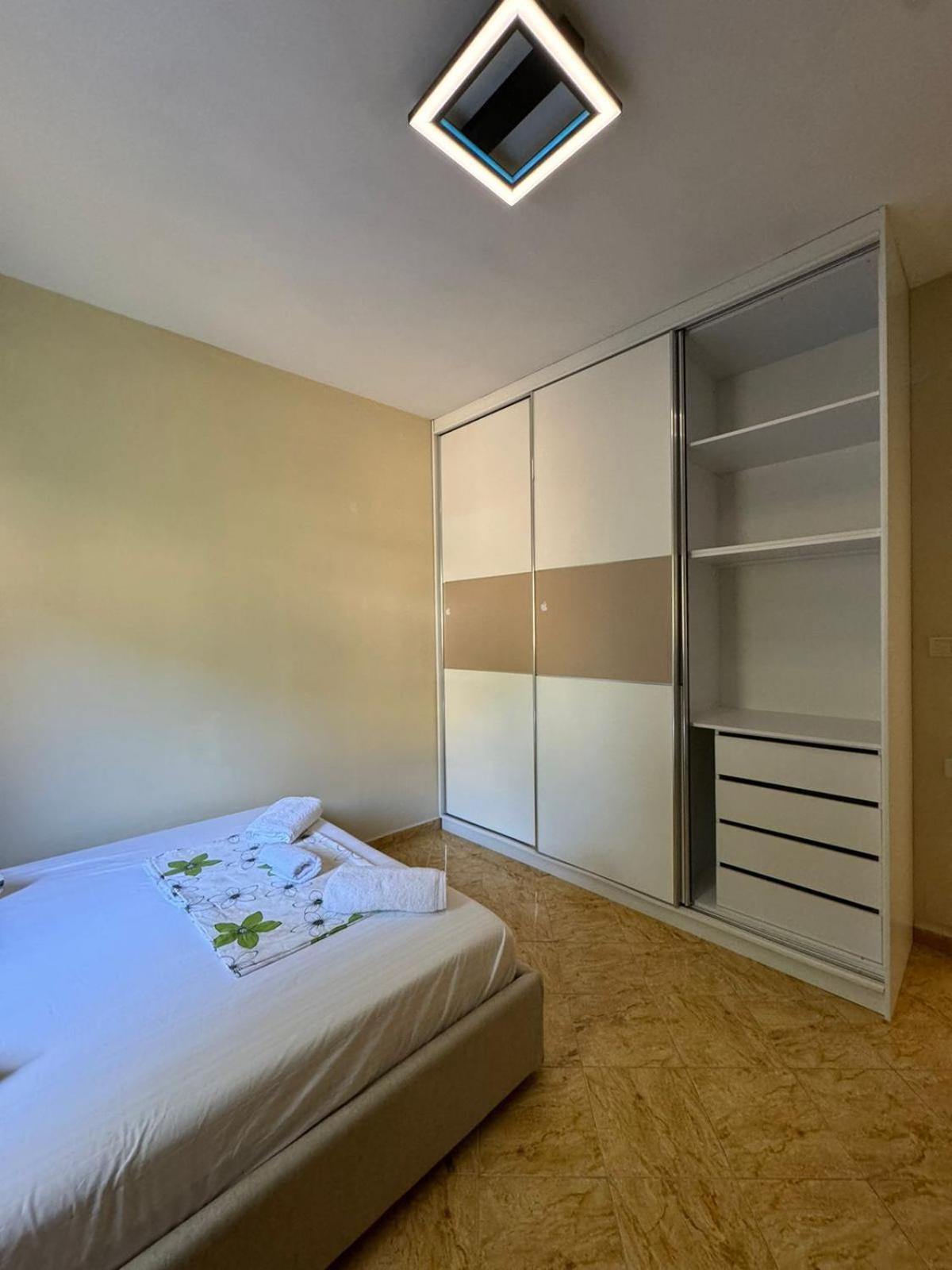 Miri Apartments Саранда Екстер'єр фото