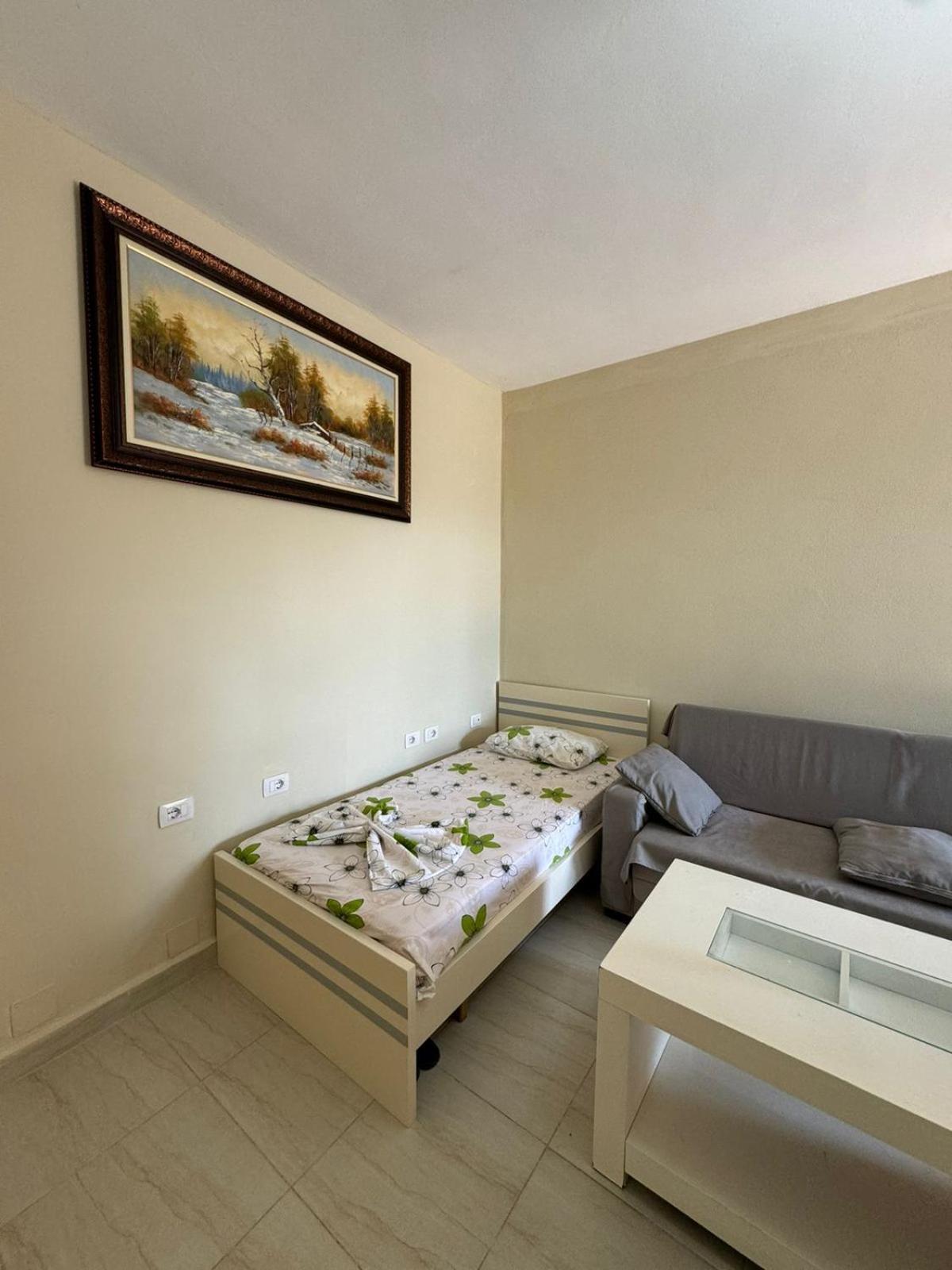 Miri Apartments Саранда Екстер'єр фото